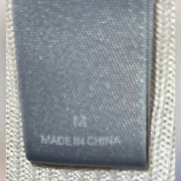 Liz Claiborne sweater size medium - Picture 4 of 4